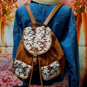 Vntg Cute Tan Backpack with white crochet flowers